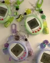 Llavero // Tamagotchi funcional 🍇🦖 