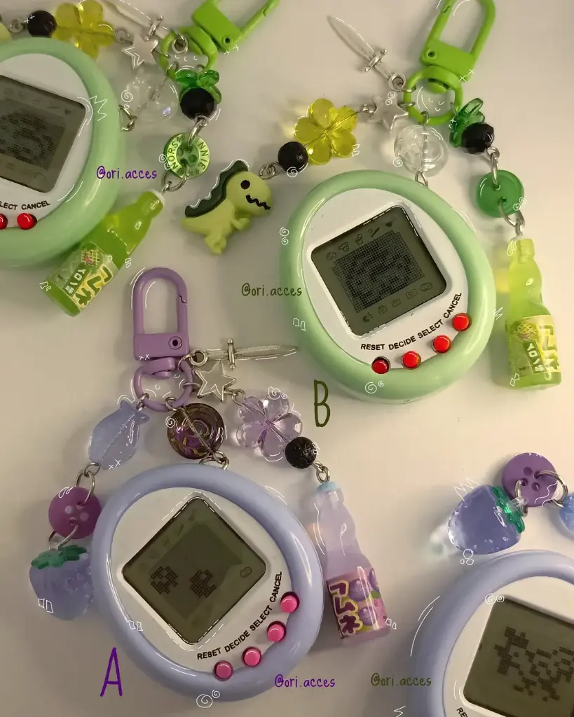 Llavero // Tamagotchi funcional 🍇🦖 